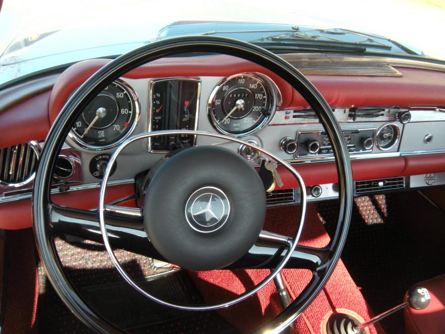 Панель приборов Mercedes-Benz 280 SL (W113) 1969 года  (EU) (фото 81 из 141)